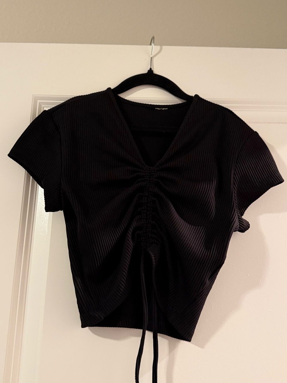 H&M Black Ribbed Ruched V-Neck Crop Top